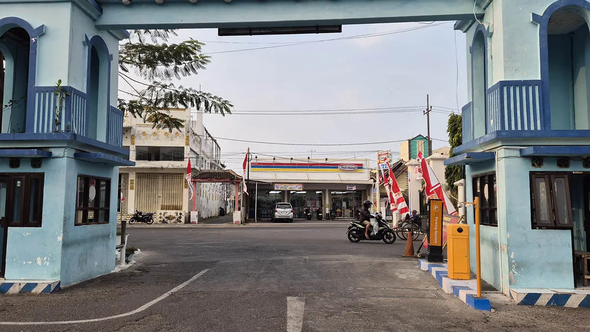 SIAP DIOPERASIKAN: Perangkat e-portal yang terpasang di pintu masuk sisi utara Terminal Wisata Kota Pasuruan. (Fahrizal Firmani/Radar Bromo)