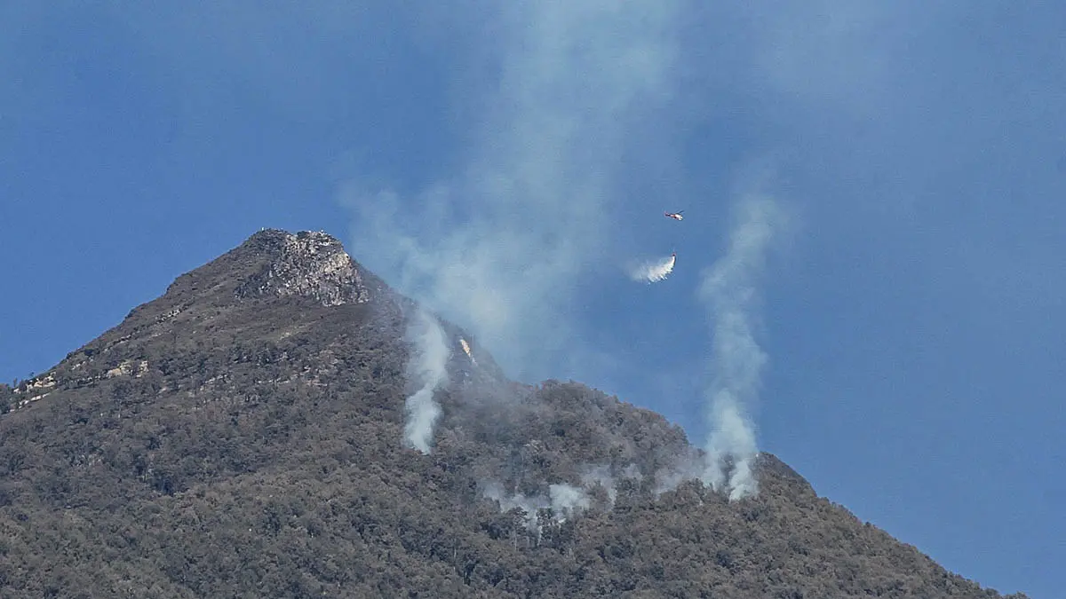 &nbsp;

BERASAP: Titik api yang kemarin masih membakar di Tahura R Soerjo. Cakupan kebakaran sampai Senin (25/8) &nbsp;masih belum dihitung total.&nbsp;(Foto: M Zubaidillah/Jawa Pos Radar Bromo)