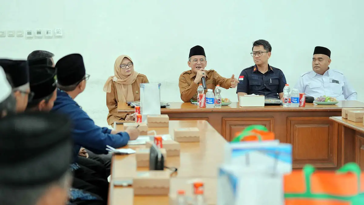 FOKUS PELAYANAN: Wakil Bupati Pasuruan HM Shobih Asrori saat memberikan pengarahan, dalam pertemuan tatap muka bersama jajaran instansi pemerintahan daerah dan instansi terkait. (Pemkab Pasuruan for Radar Bromo)