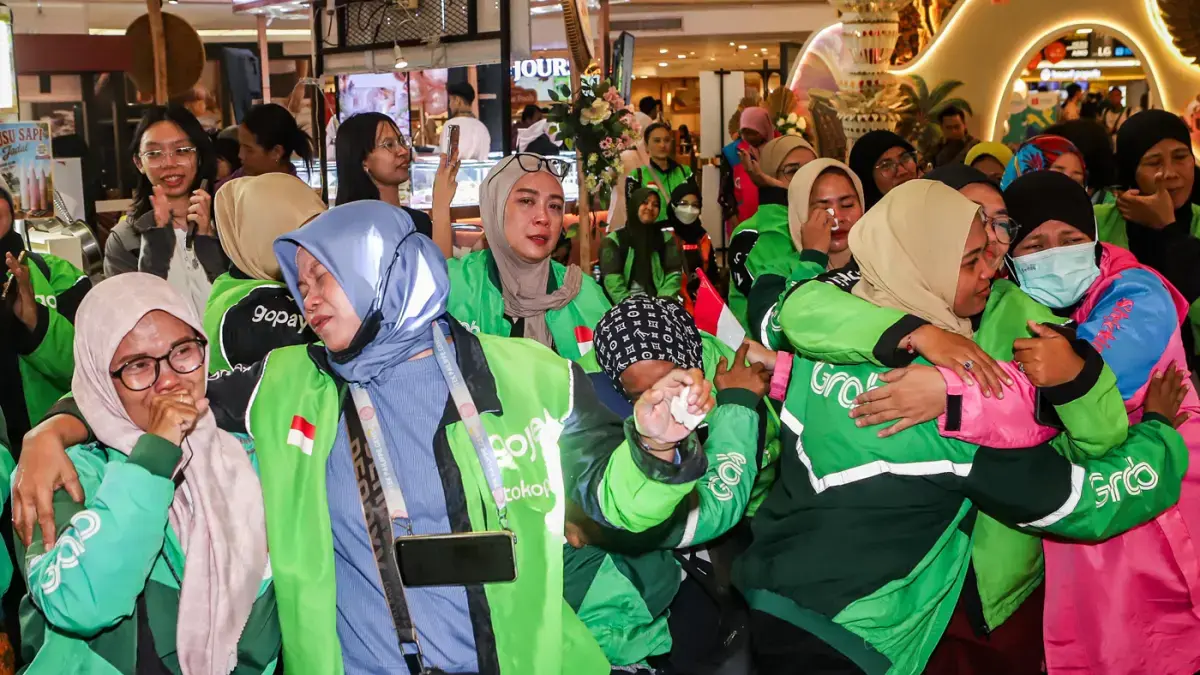 Ilustrasi pengemudi ojek online perempuan. (Riana Setiawan/Jawa Pos)