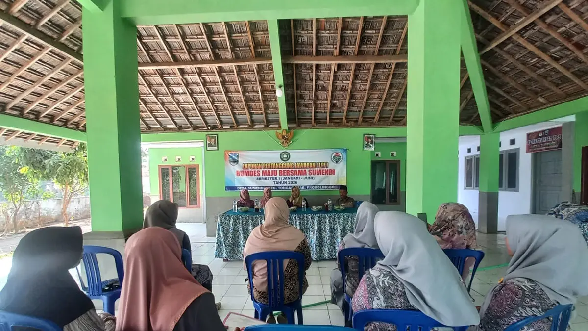 RAPAT: Suasana rapat Laporan Pertanggungjawaban (LPj) Semester I tahun 2026 di Balai Desa Sumendi, Kecamatan Tongas.