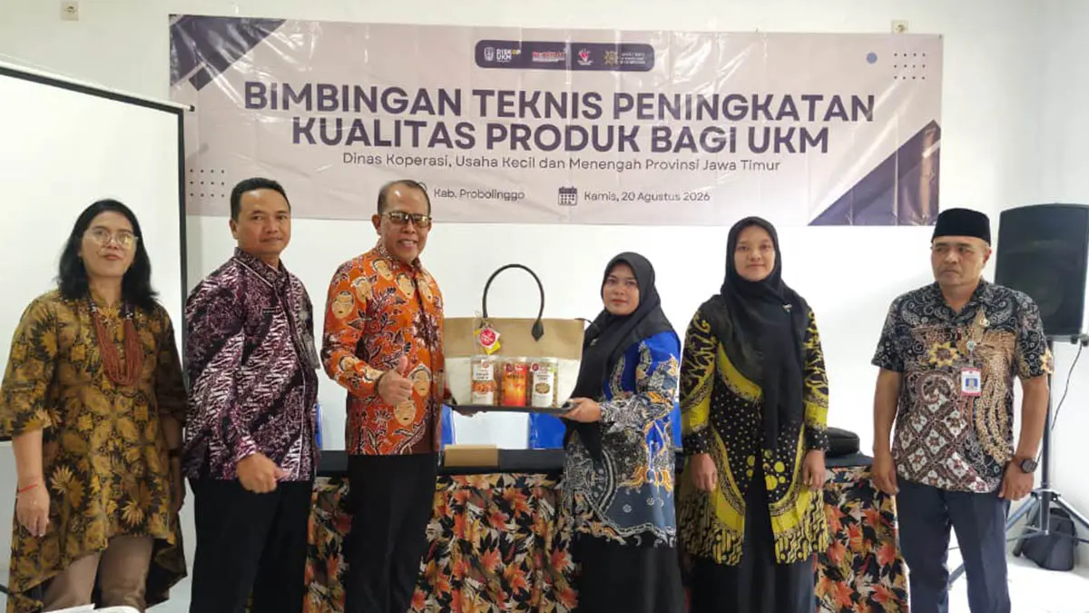 DAPAT PELATIHAN: Kepala DKUPP Kabupaten Probolinggo Sugeng Wiyanto saat bimtek peningkatan kualitas produk bagi UMKM. (Foto: Istimewa)