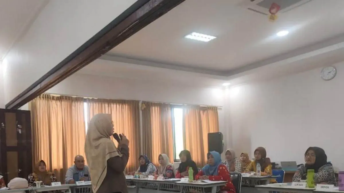 BIAR PAHAM:&nbsp;UPT Latkesmas Murnajati Malang menggelar kompetensi tenaga kesehatan dalam menghadapi meningkatnya jumlah penduduk lansia yang membutuhkan pelayanan kesehatan berkelanjutan, beberapa waktu lalu di kantor dinkes setempat. (Foto: Agus Faiz Musleh/Jawa Pos Radar Bromo)