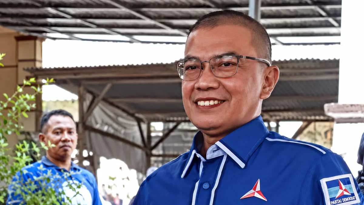 MASUK BURSA: Zainul Hasan saat acara perayaan HUT Kemerdekaan RI dan gelaran seremonial DPC Demokrat Kabupaten Probolinggo, Jumat (28/8). (Istimewa-Diolah AI)
