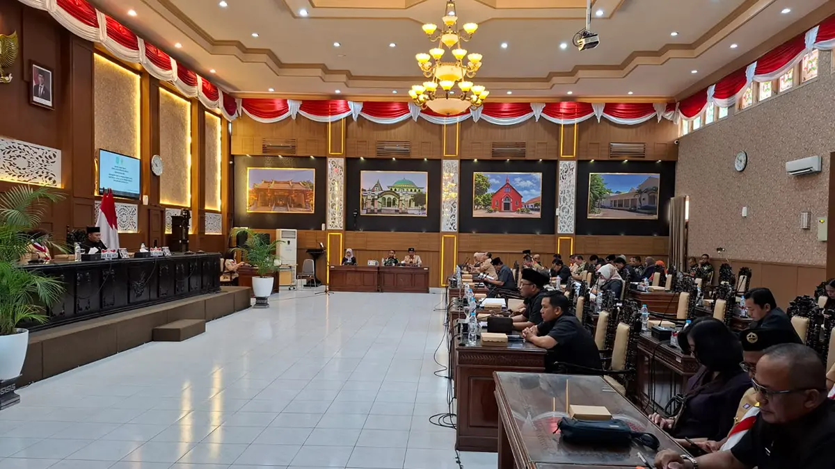 PARIPURNA: DPRD Kota Probolinggo menggelar Rapat Paripurna beragenda Pemandangan Umum Fraksi-Fraksi DPRD Kota Probolinggo tentang R-APBD Kota Probolinggo Tahun Anggaran 2026, Kamis (27/8). (ARIF MASHUDI/JAWA POS RADAR BROMO)