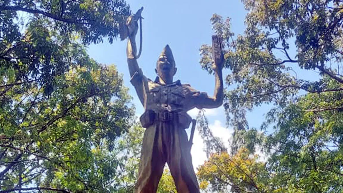 MONUMEN PERJUANGAN: Monumen Mastrip yang berdiri gagah. Monumen yang diresmikan pada 22 September 1990 oleh Pangdam V Brawijaya Mayjen TNI R. Hartono ini, didirikan untuk mengenang perjuangan Laskar Pelajar (TRIP). (Arif Mashudi/Radar Bromo)