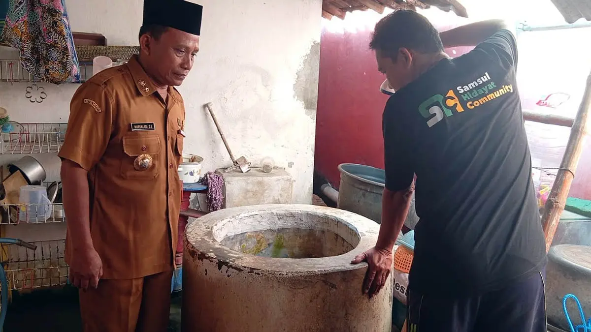 MEMILUKAN: Sumur lokasi korban nekat bunuh diri lantaran sakit menahun yang diderita. (Polsek Gempol for Radar Bromo)