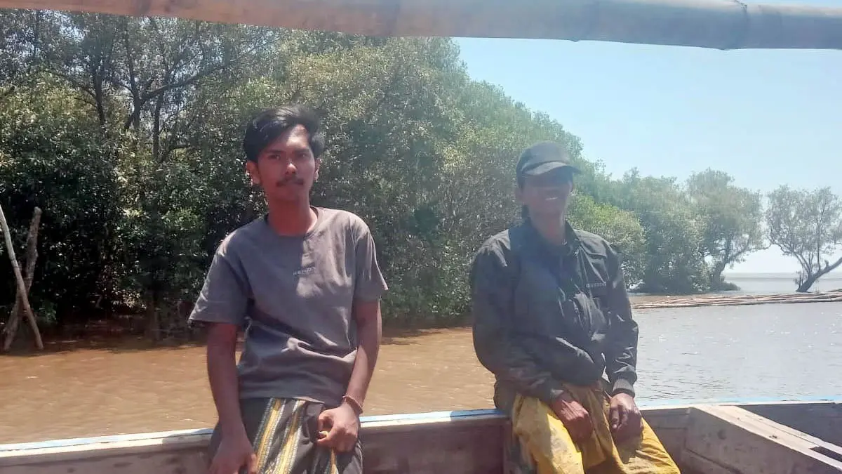 SELAMAT: Dua nelayan asal Kalirejo, Kecamatan Kraton, Kabupaten Pasuruan yang sempat dinyatakan hilang, akhirnya berhasil ditemukan dengan kondisi selamat. (BPBD Kab Pasuruan for Radar Bromo)