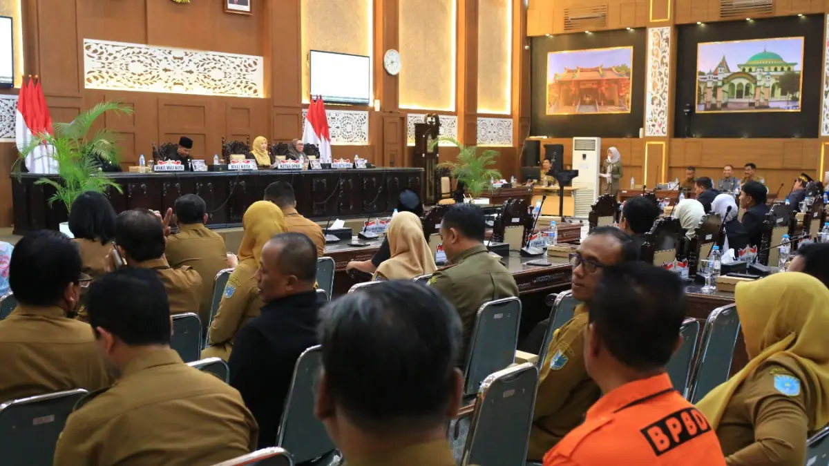 PARIPURNA: DPRD Kota Probolinggo menggelar Rapat Paripurna Beragenda Penyampaian Saran dan Pendapat Banggar terhadap Rancangan Perubahan APBD 2026, Senin (31/8). (ARIF MASHUDI/JAWA POS RADAR BROMO)