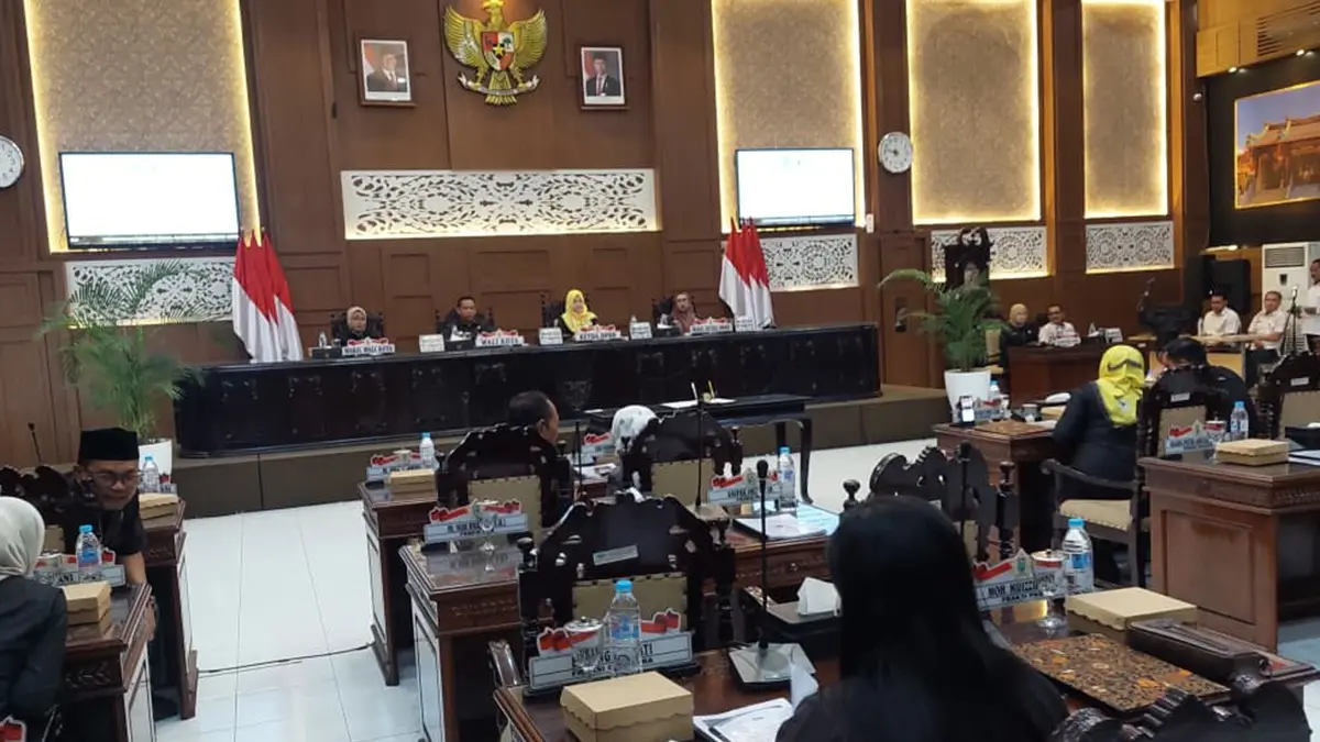 PARIPURNA: DPRD Kota Probolinggo menggelar rapat paripurna penetapan P-APBD Pemkot Probolinggo 2026. (ARIF MASHUDI/JAWA POS RADAR BROMO)