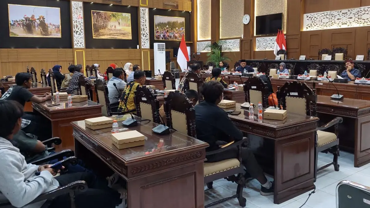 Suasana hearing membahas polemik PKL siswa SMKN 4 Probolinggo yang jadi korban bullying di pelabuhan Pati. 