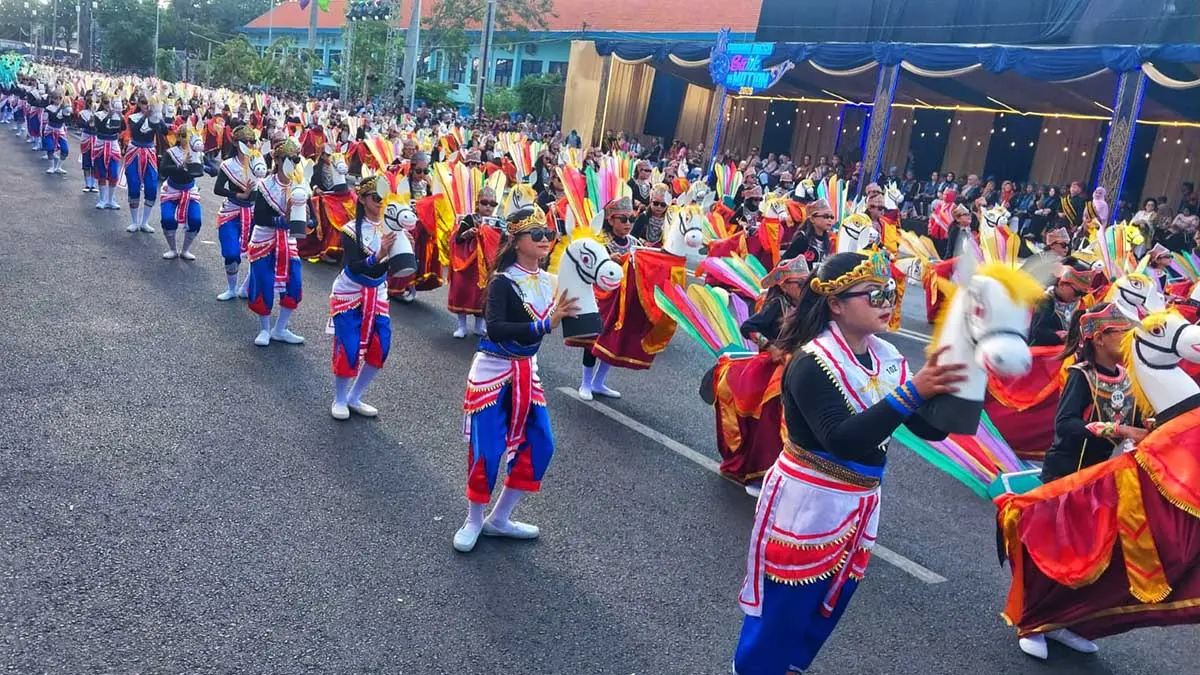 KOLOSAL: Tari kolosal Batik In Motion 2026 kolaborasi tari Jaran Bodag, tari Kiprah Lengger, dan tari Kipas Bayuangga yang dibawakan ribuan penari berhasil memukau penonton.