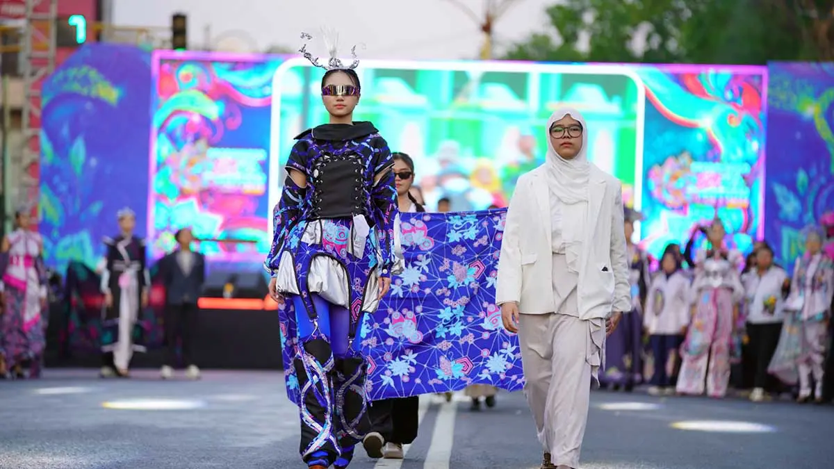 Penampilan Batik futuristik. 