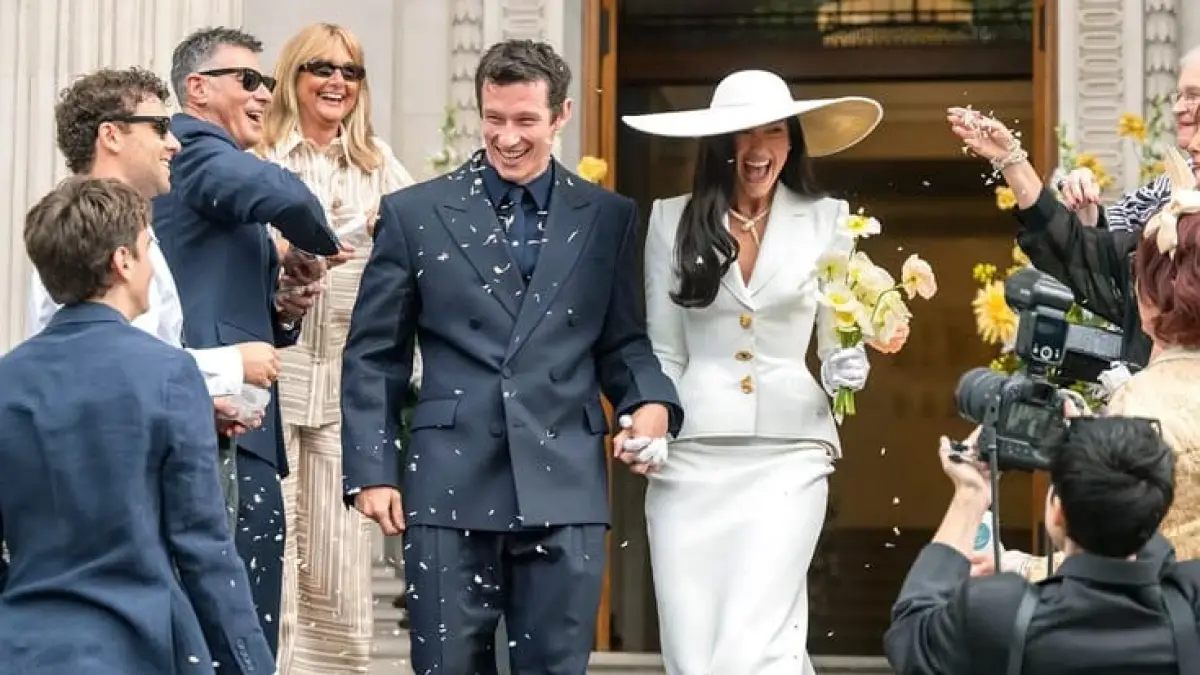 potret kebahagiaan dualipa bersama suaminya callum turner dihari pernikahan mereka. (Pinterest)