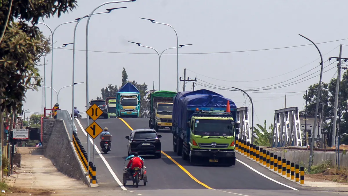 LEBIH TINGGI: Jembatan Book Wedi Pasuruan yang sudah kembali dibuka Kamis (10/9) usai direhab dan ditinggikan. (Mokhamad Zubaidillah/ Radar Bromo) 