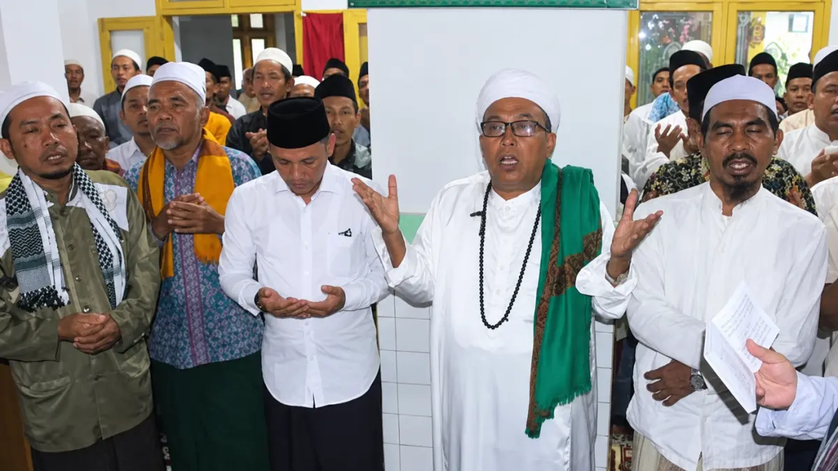 MUNAJAT: Habib Abdul Qodir bin Muhammad Shodiq Al Hamid menggelar Munajat Kubro di Desa Segaran, Kecamatan Tiris. (ISTIMEWA)