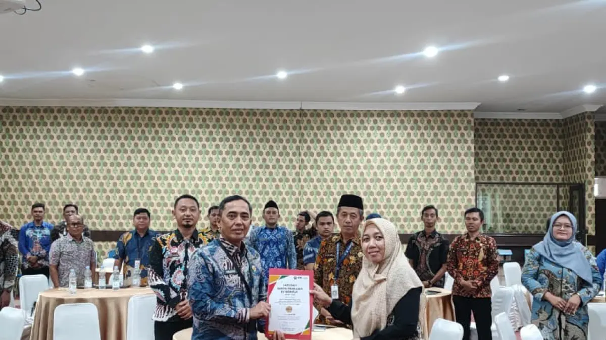 LANGSUNG: Penyerahan hasil SPI Tahun 2025 kepada Dinas PTSP Kabupaten Probolinggo.