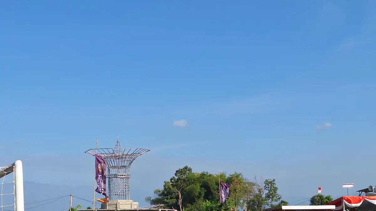 KOTAK DUABELAS: Kemelut yang terjadi saat laga antara Wonorejo FC dan Pasrepan FC di Lapangan Ngadimulyo, Sukorejo, Sabtu (12/9).