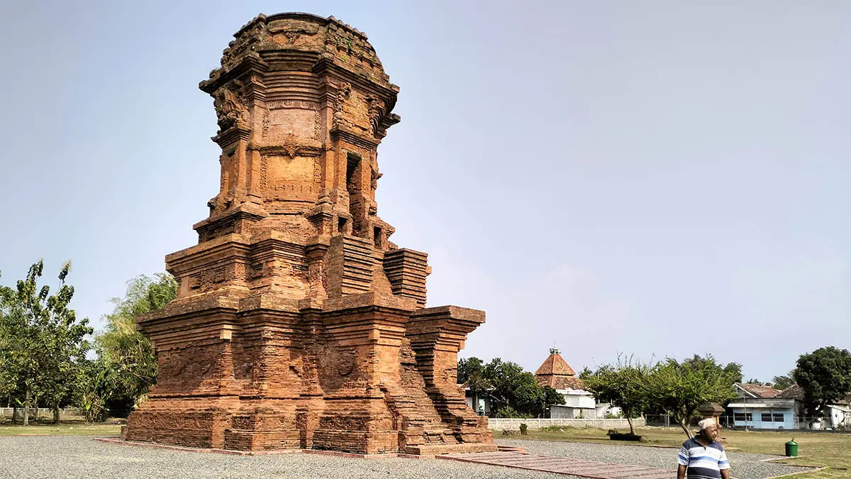 MAHAKARYA KUNO: Kemegahan struktur Candi Jabung yang berdiri kokoh di Dusun Candi, Desa Jabung Candi, Kecamatan Paiton, Kabupaten Probolinggo. (Achmad Arianto/Radar Bromo)