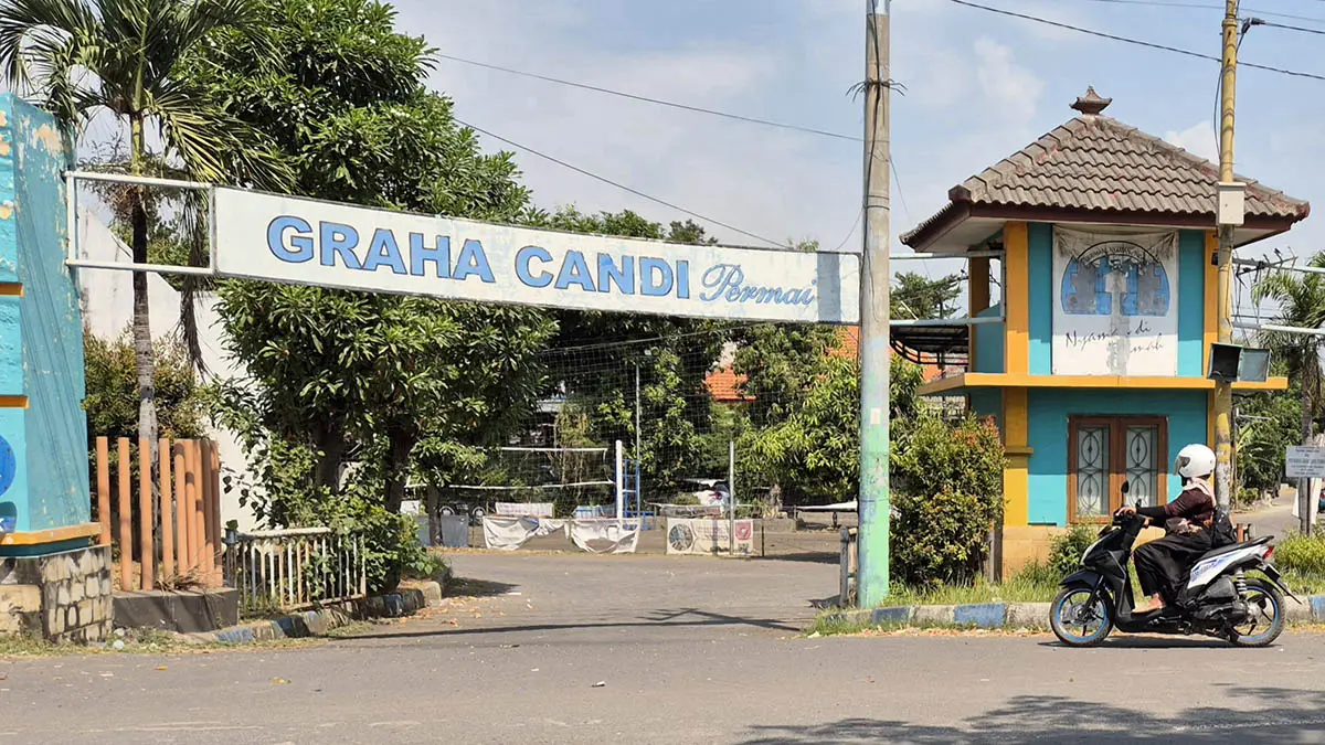 TUNGGU LELANG: Suasana di kawasan Perumahan Graha Candi, Kota Pasuruan. Pemkot Pasuruan tengah mematangkan proyek perbaikan PSU di tujuh lokasi perumahan, yang ditargetkan mulai digarap fisik pada triwulan ketiga, setelah proses lelang rampung. (Fahrizal Firmani/Radar Bromo)