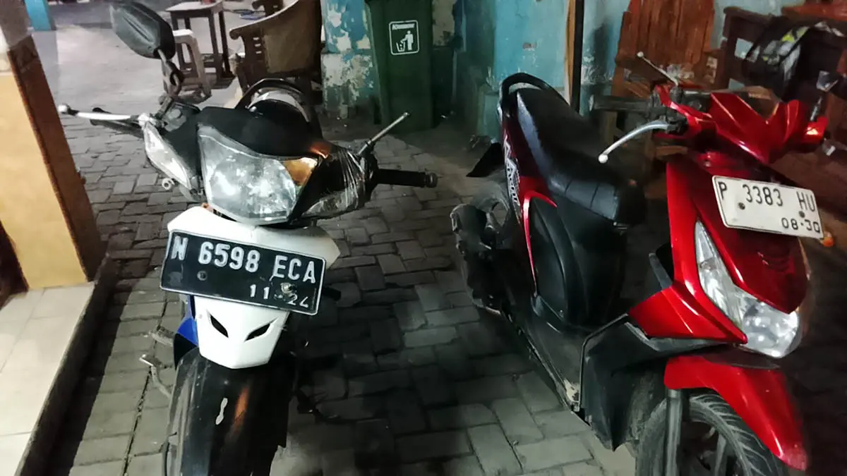 AMANKAN: Dua motor yang diamankan polisi, usai terlibat kecelakaan. (Unit Lantas Polsek Gempol for Radar Bromo)