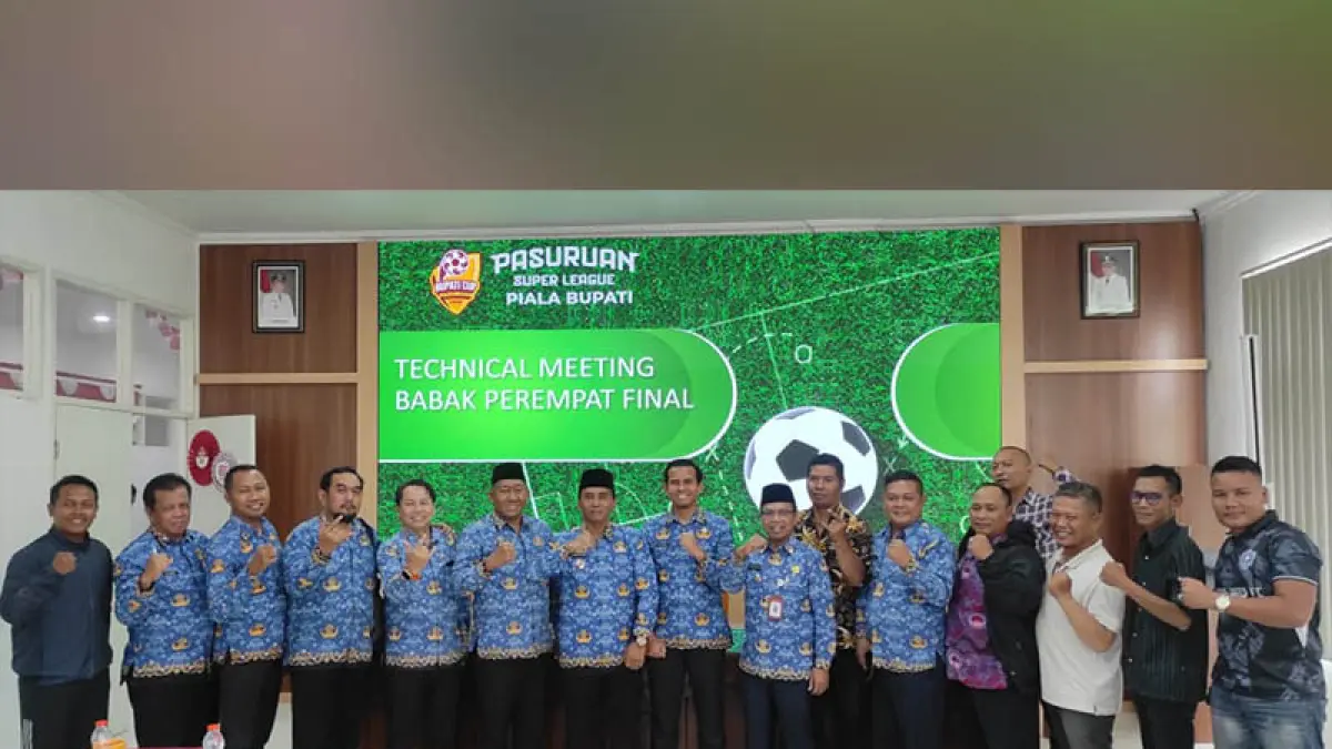 MENUJU PEREMPAT FINAL: Manajer dan perwakilan tim bersama tim teknis seusai technical meeting di aula kantor Dinas Pemuda dan Olahraga, Kamis (17/9). (Foto: Untoro Ariyadi/Jawa Pos Radar Bromo)