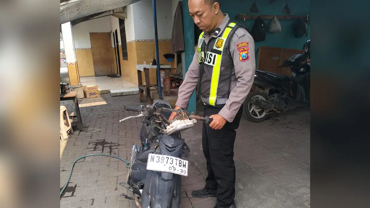 BARANG BUKTI: Motor Yamaha Jupiter milik korban saat diamankan polisi.