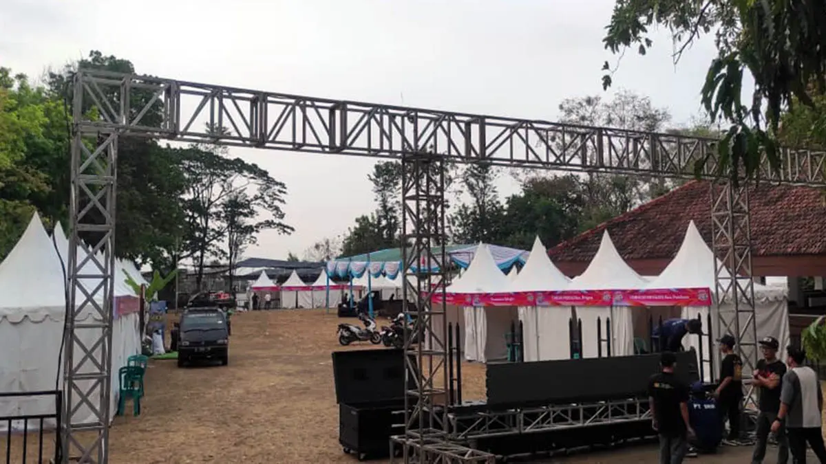 LOADING: Amphiteater Taman Candra Wilwatikta yang menjadi panggung utama Pekan Raya Pasuruan. (Fandi Armanto/Radar Bromo)