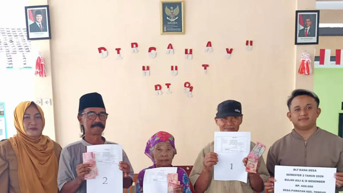 BANTUAN; Pemdes Pamatan telah merampungkan penyerahan BLT DD Tahun 2026.Tahun ini di desa Pamatan ada 3 KPM. (Foto: Pemdes Pamatan for Jawa Pos Radar Bromo)