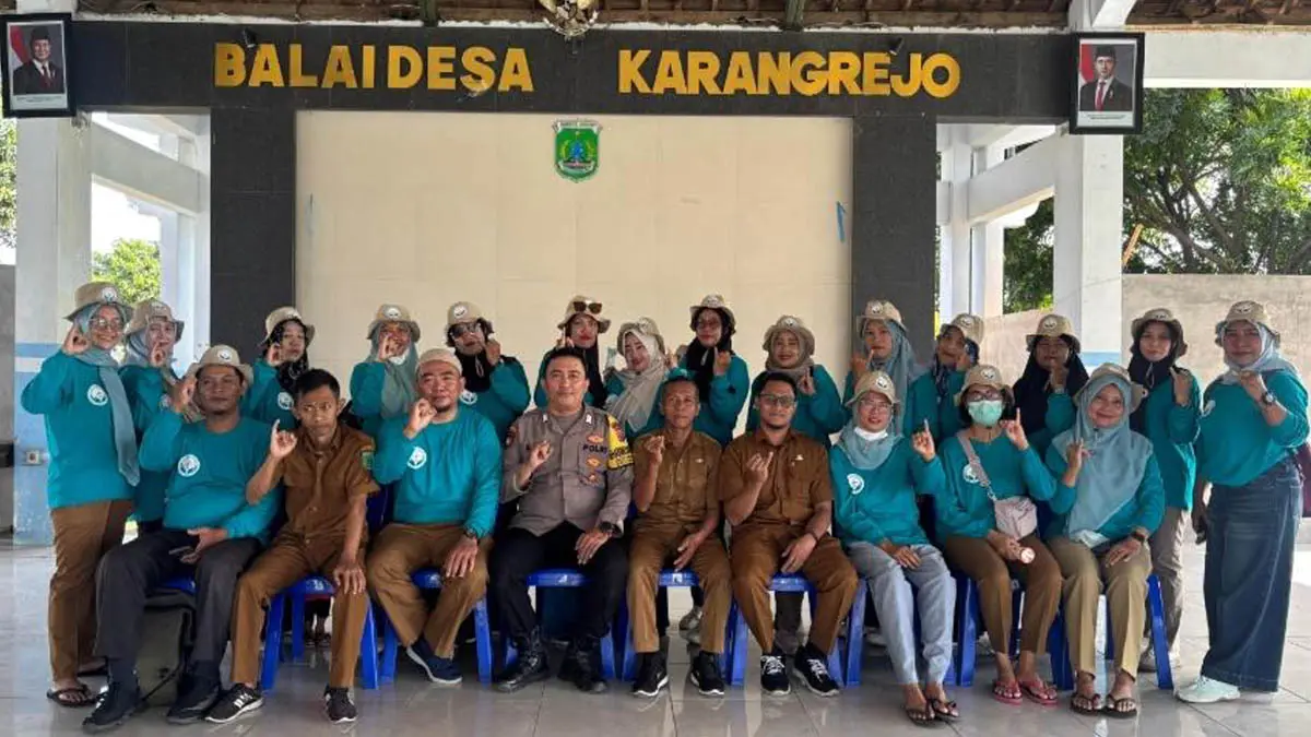 CEGAH DBD: Jajaran petugas kesehatan Puskesmas Karangrejo, kader Jumantik, bersama pihak Kepolisian bersinergi dalam menyukseskan program inovasi KAPAS CANTIK. (Puskesmas Karangrejo for Radar Bromo)