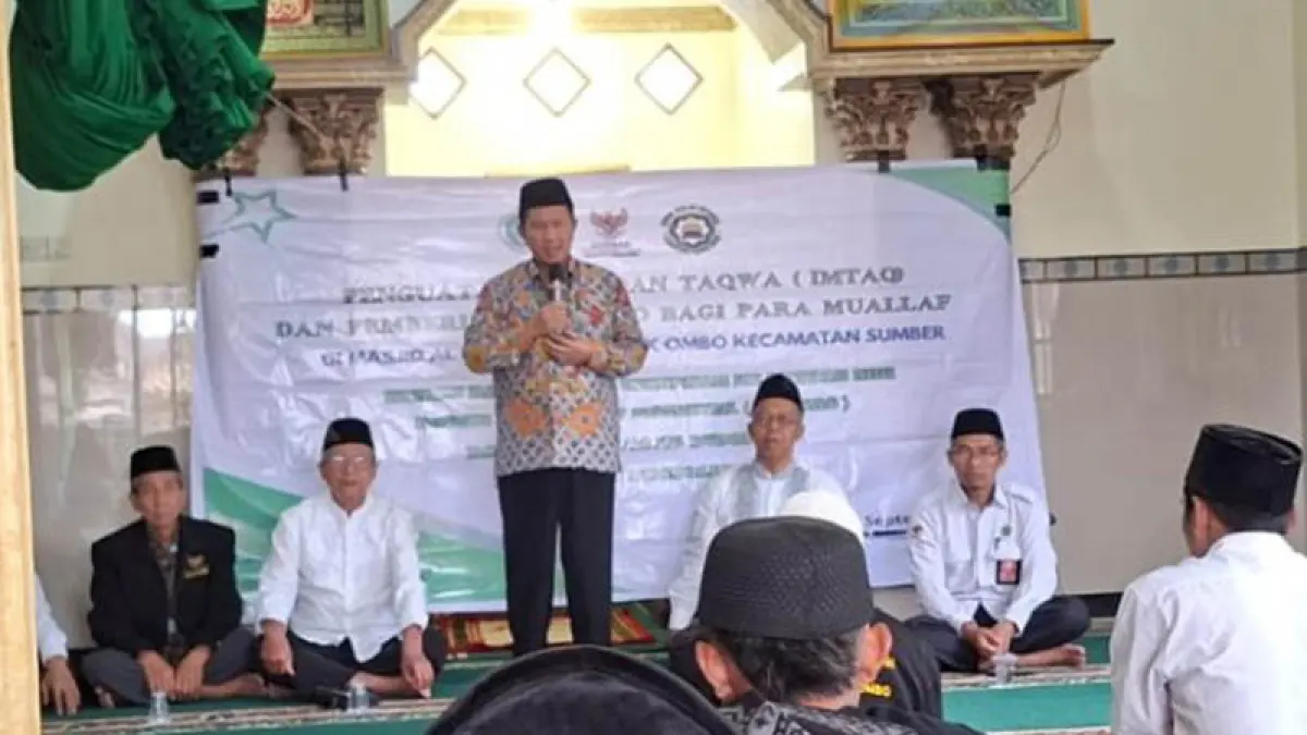 MEMPERKUAT IMAN: Pemberian &nbsp;materi dalam pembinaan muallaf di Desa Ledokombo Kecamatan Sumber beberapa waktu lalu. (Foto: Istimewa)