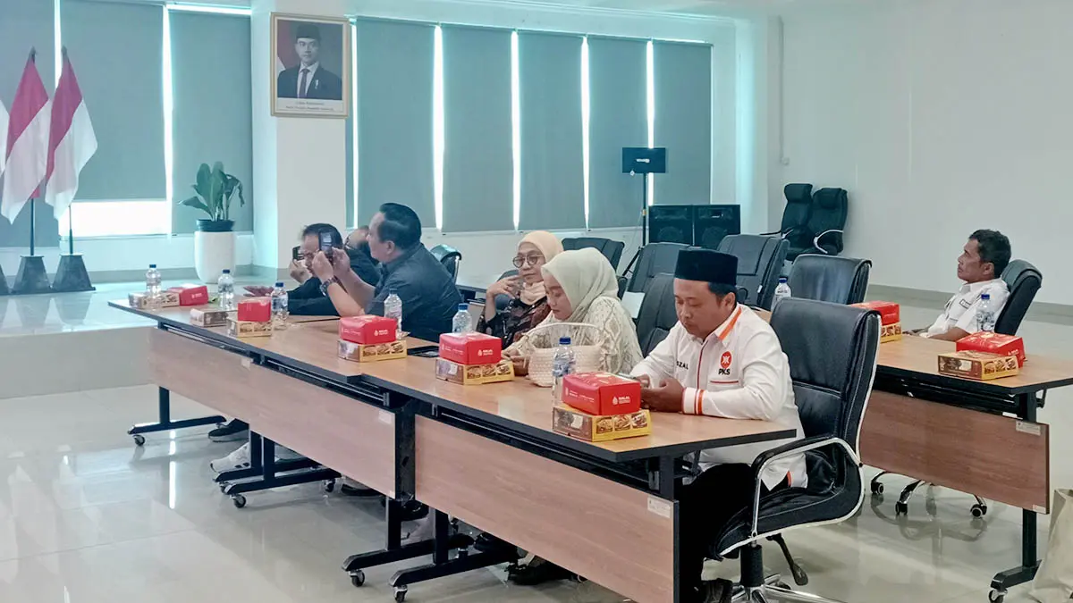 KUNKER: Kegiatan kunjungan kerja Komisi I DPRD Kabupaten Pasuruan ke DPMD Jatim untuk meminta masukan soal Raperda BUMDes. (DPRD Kabupaten Pasuruan for Radar Bromo)