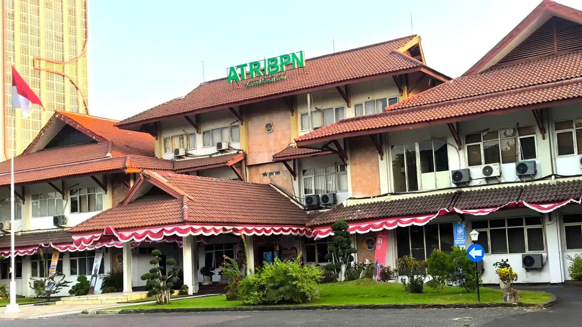 Kantor Wilayah ATR/ BPN Jatim. (Dadang Kurnia/ JawaPos.com)