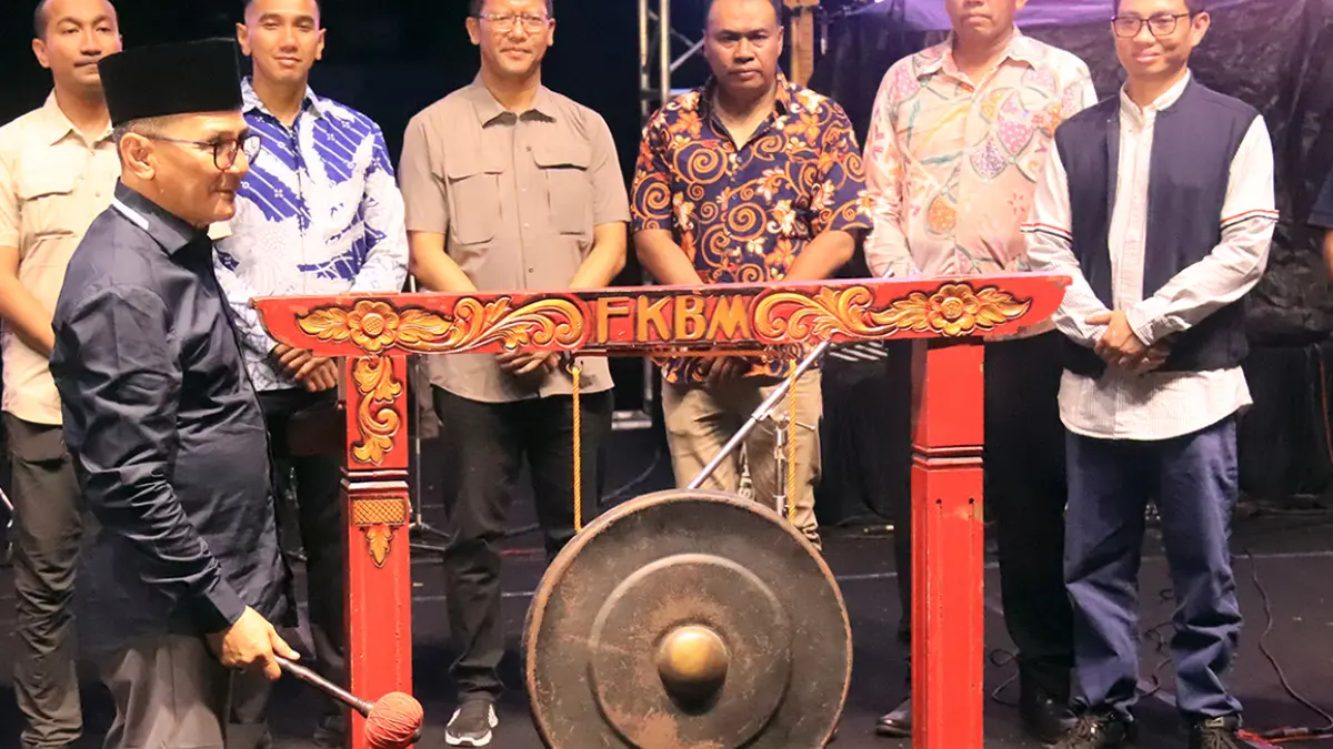 DIBUKA ; Pemukulan gong oleh Wabup Shobih Asrori menandai dimulainya Pekan Raya Pasuruan 2026 selama 7 hari berturut-turut.