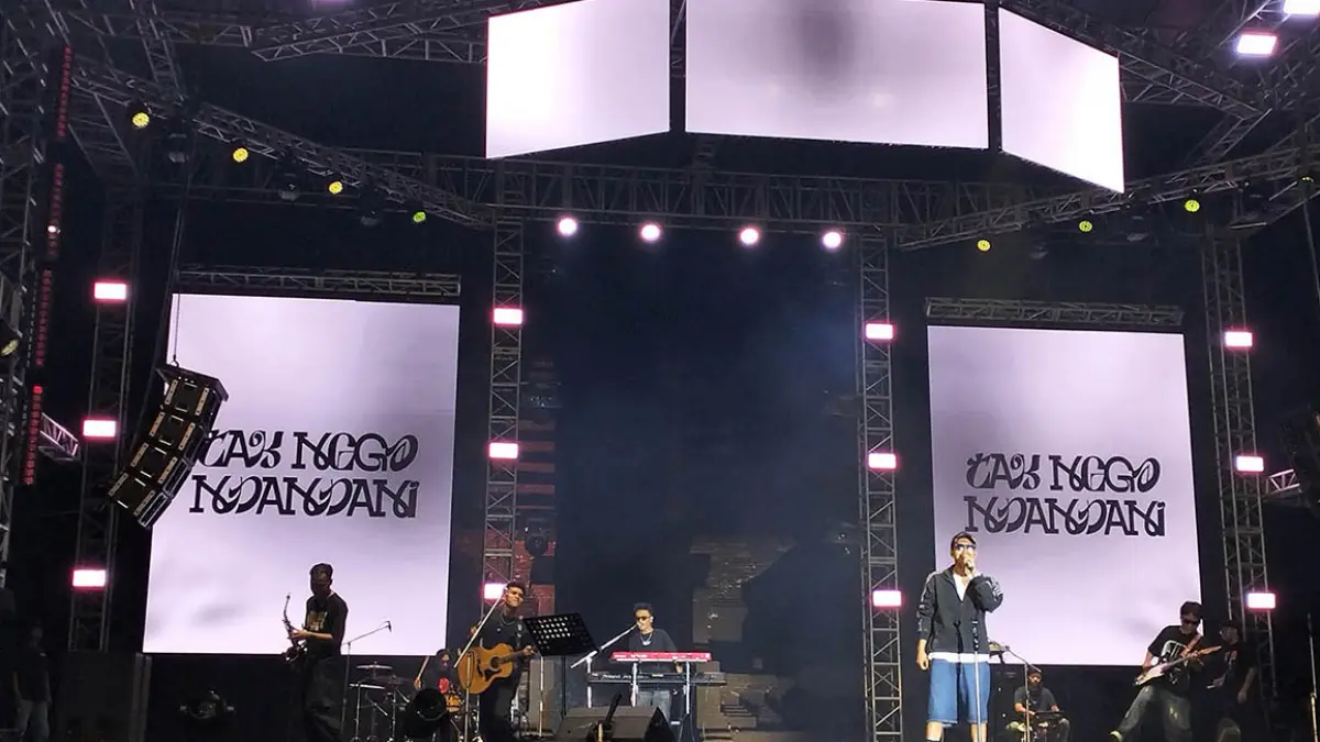 HIBURAN : Aftershine, band asal Jogjakarta melantunkan lagu bergenre dangdut koplo hingga pop Jawa.