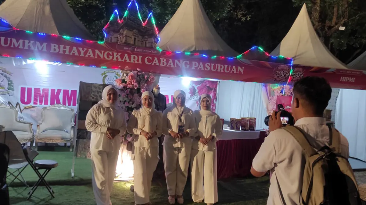 PRODUK ANDALAN : Salah satu stan UMKM memamerkan produk-produk unggulannya.