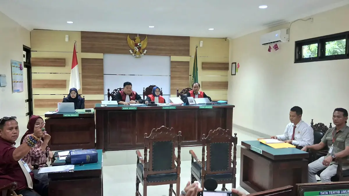 KEMBALI TERTUNDA: Suasana sidang dugaan penyerobotan lahan KDMP di Rejoso, Kabupaten Pasuruan.