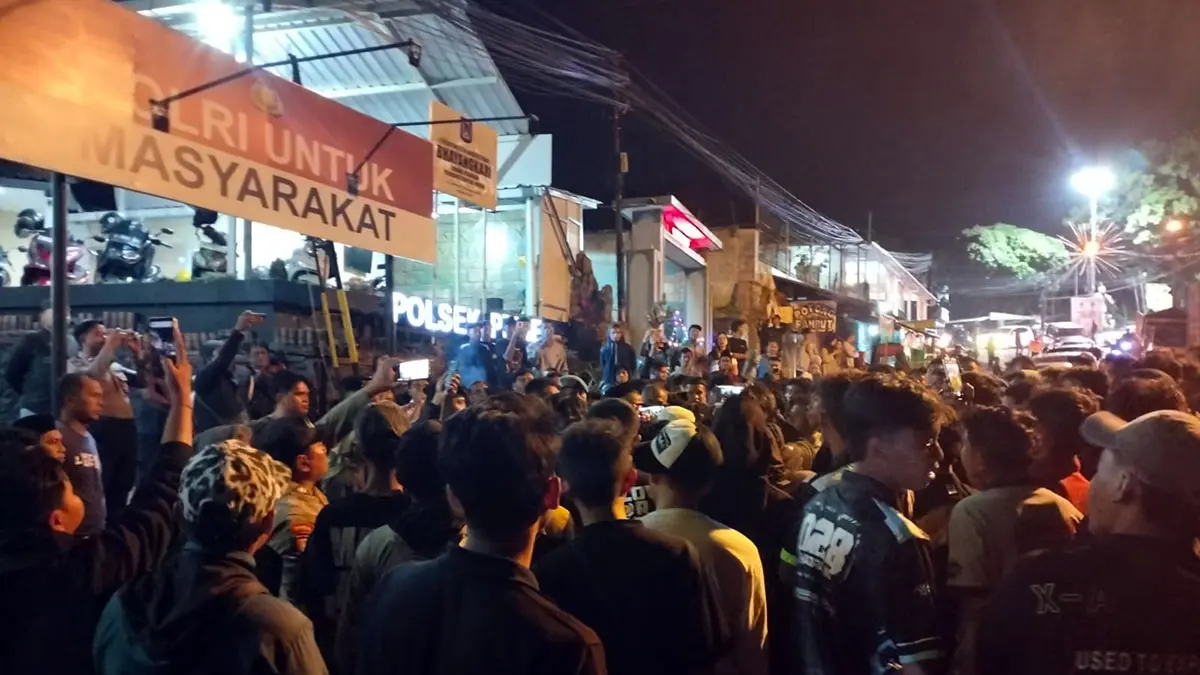 Warga Dayurejo Lurug Polsek Prigen, Buntut Pelajar SMK Hilang, Terduga Pelaku Diamankan