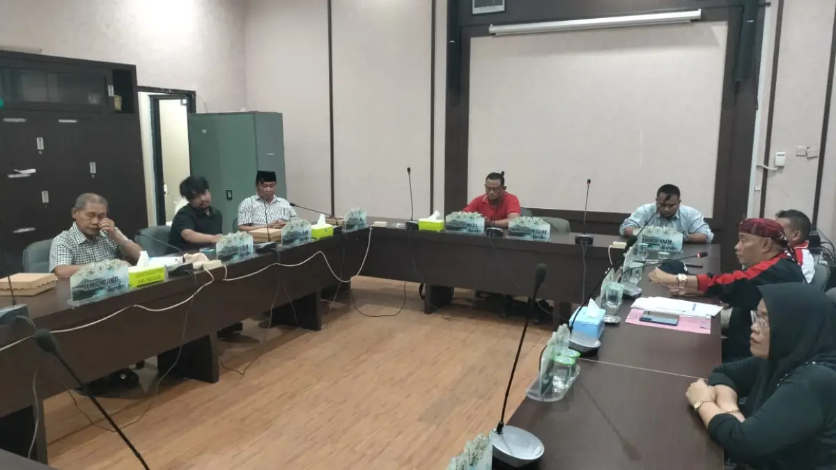Warga saat ditemui perwakilan DPRD Kabupaten Pasuruan.