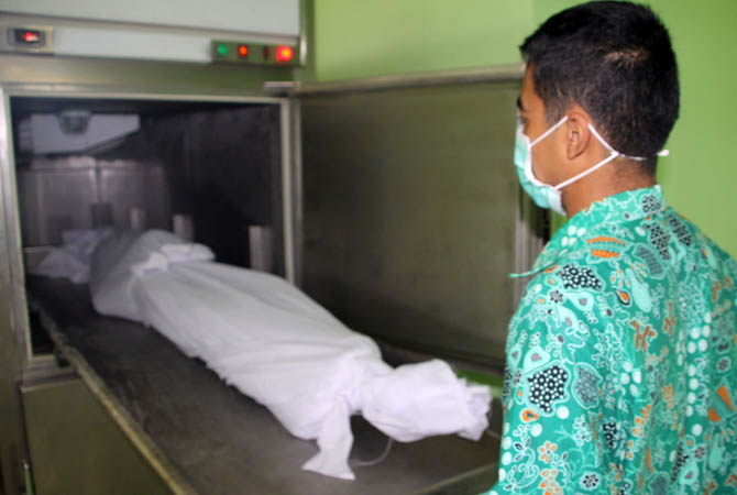 Mrs X saat dibawa ke ruang pemulasaran RSUD Waluyo Jati Kraksaan.
