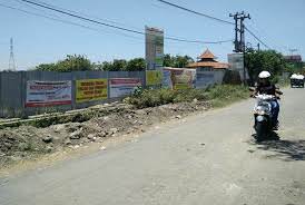 MANGKRAK: Lahan yang dahulu menjadi lokasi pembangunan pasar Kejapanan. Sampai kini pembangunan pasar desa ini mangkrak. (Dok Jawa Pos Radar Bromo)