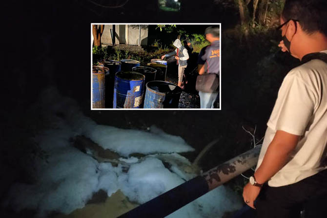 TERCEMAR: Busa di Kaliputih yang dipenuhi busa. Inset: Sejumlah drum berisi gliserin ditemukan di eks gudang PT Klampis Ireng, di dekat kolam penampungan air cucian drum di Desa Sumbersuko. (Foto: DLH Kabupaten Pasuruan for Jawa Pos Radar Bromo)
