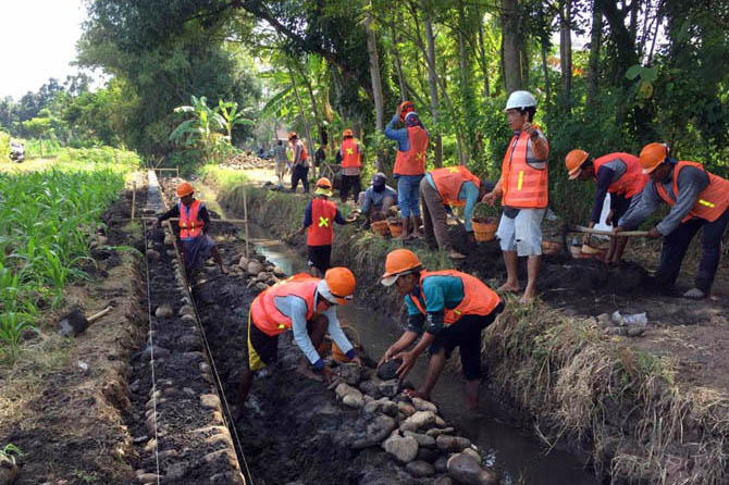SELESAI: Salah satu proyek irigasi yang dikerjakan di Kecamatan Tongas telah rampung beberapa waktu lalu. Proyek milik PUPR ini hanya menyisakan satu pengerjaan yang di Kecamatan Tongas yang belum selesai. (Foto: Dinas PUPR for Jawa Pos Radar Bromo)