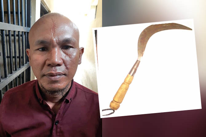TERPENGARUH MIRAS: Pelaku Ahmad Basir dan celurit yang diamankan polisi. (Istimewa)