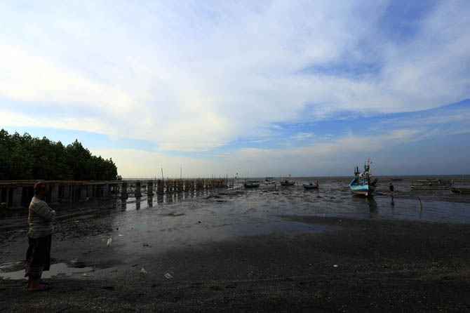 POTENSI: Suasana di pantai Bahak Tongas saat senja. (Foto: Zainal Arifin/Jawa Pos Radar Bromo)