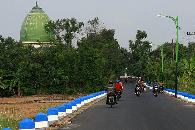 BELUM TUNTAS: Ruas JLS di Rembang. Sejauh ini, rencana pembangunan JLS Bangil kian tak jelas. (Mokhamad Zubaidillah/ Radar Bromo)