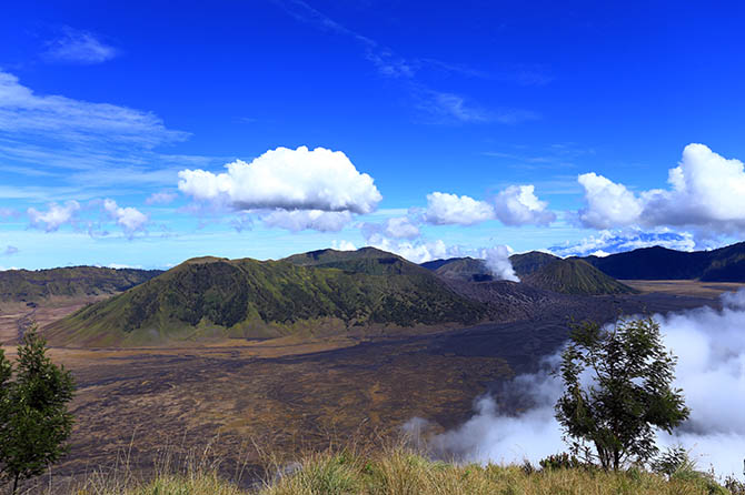 AMAN: PVMBG Pos Pengamatan Gunung Api Bromo memastikan, kondisi Gunung Bromo saat ini aman. Sempat meningkat, selama bulan November tingkat kegempaan menurun. (Zainal Arifin/Jawa Pos Radar Bromo)