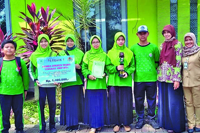 JUARA: Kader Diksun Mama MTs Negeri Kota Probolinggo usai menerima penghargaan juara 1 Lomba Diksun Mama Tahun 2020.