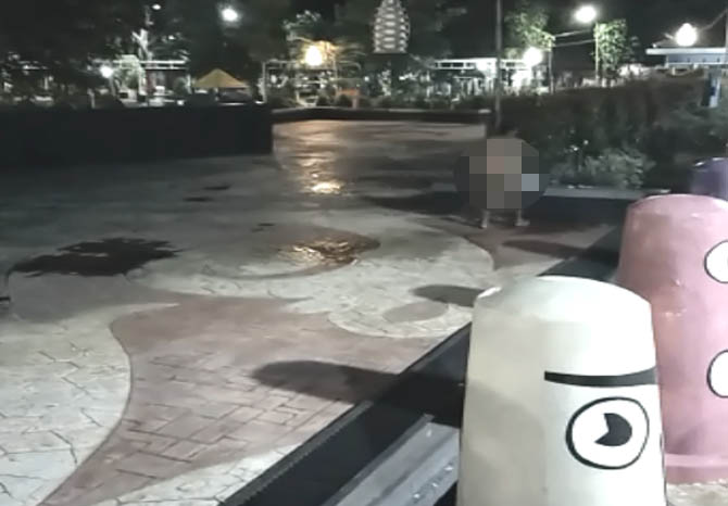 Bahkan kini beredar video wanita yang tengah mandi tersebut. Kotan saja video tersebut membuat heboh jagat sosial media.