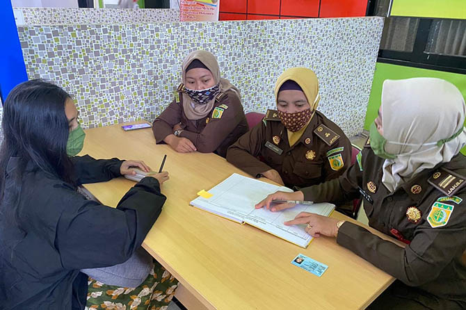 MASUK MAL: Sejumlah jaksa Kejari Kota Probolinggo, masuk Mal Pelayanan Publik Kota Probolinggo. Mereka memberikan bantuan konsultasi hukum secara cuma-cuma setiap Kamis.
